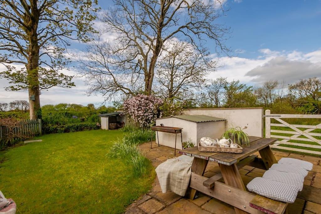 Rhos Y Bel Cottage Angelsey Llangadwaladr  ภายนอก รูปภาพ